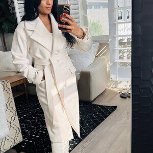 Express front wrap coat. size s

*** minor small patch of peeling***